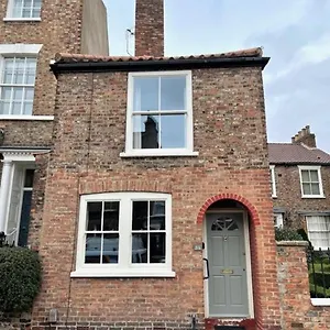 https://the-old-carriage-house-york.yorkshirehotels.net